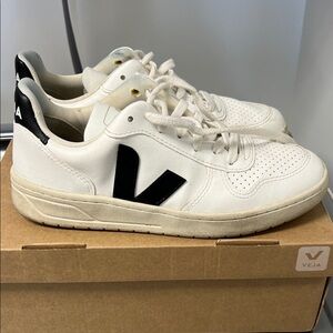 Vejas V-10 Sneakers white & black size 39